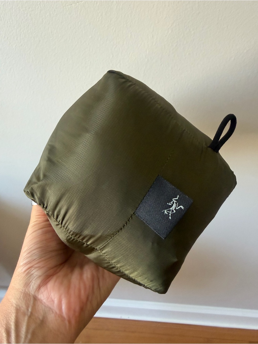 Arc'teryx Women’s Olive Green Hooded Lightweight Puffer Jacket - Picture 8 of 8